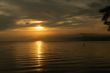 Obraz premium sunset over Lake Iznik with a flying bird