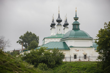 Obraz premium Big Christian church with blue domes in the village - Suzdal, Russia