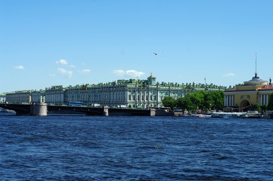 Musée de l'Ermitage sur le Neva