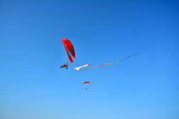 Fototapeta na wymiar Paragliding in the sky