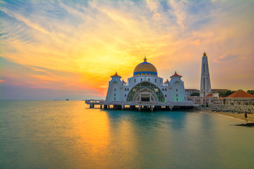 Fototapeta na wymiar Malacca Straits Mosque ( Masjid Selat Melaka), It is a mosque located on the man-made Malacca Island near Malacca Town, Malaysia