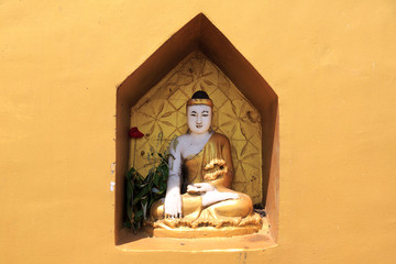Sitzender Buddha