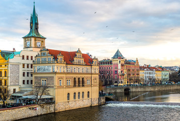 Fototapeta premium Praga z Wełtawą zimą