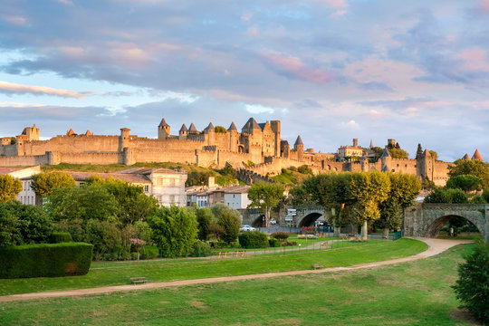 La Cit? of Carcassonne seen from Pont Neuf, Carcassonne, Aude Department, Languedoc-Roussillon, France.