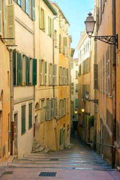 Fototapeta Alleyway with stairs between colorful buildings, Vieille Ville (Old Town), Nice, Alpes-Maritimes, Provence-Alpes-C?te d'Azur, France.
