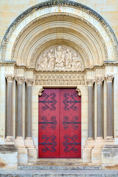 Front portal entrance to ??glise Saint-Paul (Church of Saint Paul), N?mes, Languedoc-Roussillon, Gard Department, France