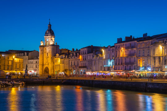 France, Poitou Charentes, La Rochelle, Old Harbour, Porte de La Grosse Horloge at dusk