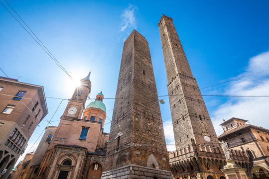 Le due Torri (Two Towers), Bologna, Emilia-Romagna, Italy