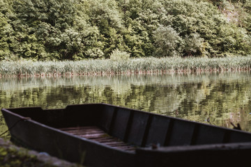 Naklejka premium Boat on the lake