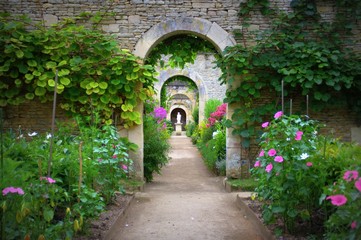 Fototapeta na wymiar jardin de la chartreuse au chateau de mézidon canon