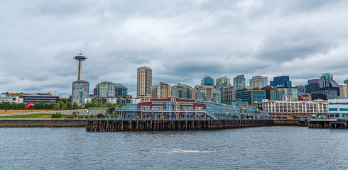 Naklejka premium Pier 70 and Seattle Skyline from the sea