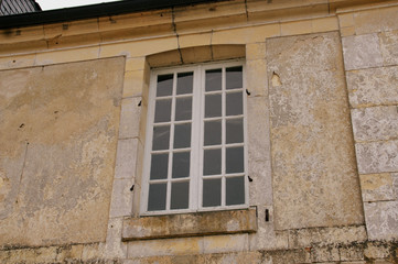 fenêtre ancienne sur demeure ancienne ,détail,isolé