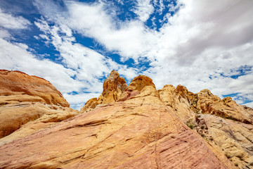 Fototapeta premium Valley of fire state park, Nevada USA. Red sandstone formations, blue sky with clouds