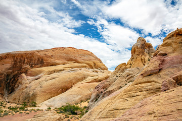 Fototapeta premium Valley of fire state park, Nevada USA. Red sandstone formations, blue sky with clouds