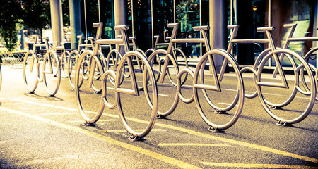 Stojaki na rowery w kształcie rowerów - obrazy, fototapety, plakaty