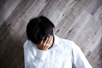 悩む・男性