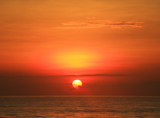 Fototapeta premium beautiful sunrise on the sea