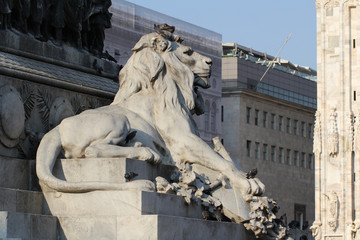 Obraz premium The marvellous lion statue in front of Duomo milano, The mistery line head statue in front of Famous white Architectural cathedral church under blue sky at Milan, The largest church in Italy