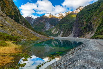 Fototapeta na wymiar Amazing views at Franz Josef Glacier, The mountains reflect the water is beautiful in New Zealand.