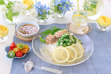 レモン冷麺　蒸し鶏
