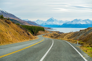 The viewpoint at the pukaki lake sees the mount cook as beautiful and great images, Mount Cook Rd, Mount Cook, New Zealand.