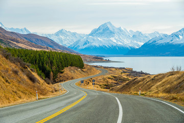 The viewpoint at the pukaki lake sees the mount cook as beautiful and great images, Mount Cook Rd, Mount Cook, New Zealand.