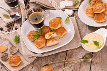 Puff pastries with custard cream.