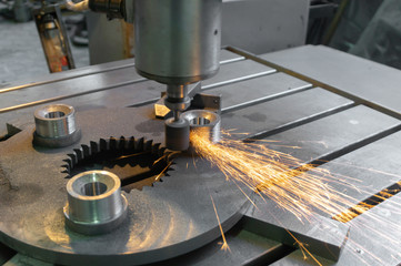 External grinding gear reducer on the coordinate grinding machine.