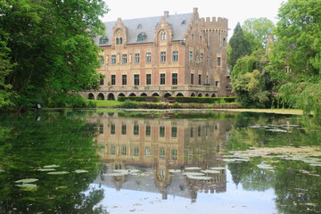 Fototapeta na wymiar Beautiful moated castle in a park