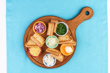 Beer set with onion rings, bread toasts and sauces according to the Mediterranean recipe