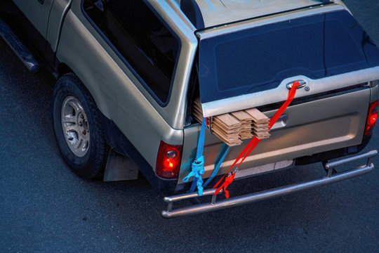 Self-delivery of wooden boards in the trunk of an old car