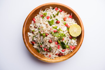 Dapde Pohe is a typical Maharashtrian breakfast, made with thin variety of poha and fresh coconut...