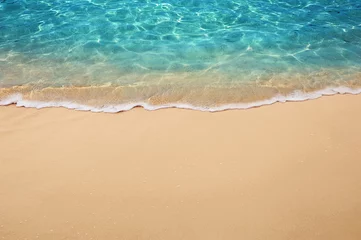 Zelfklevend Fotobehang Soft blue ocean wave or clear sea on clean sandy beach summer concept © OHishi_Foto