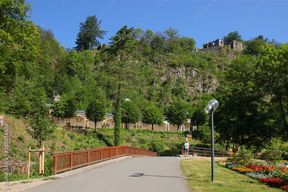 Wall mural the health resort bad berneck, park with view to the colonnades and the castle ruins hohenberneck, f