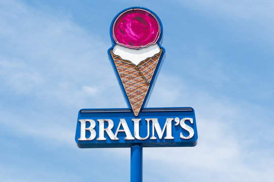 Braum's Restaurant Exterior and Trademark Logo