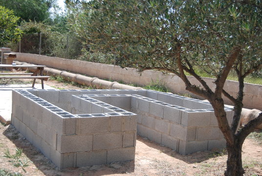 Cinder Block Garden Planter Construction 