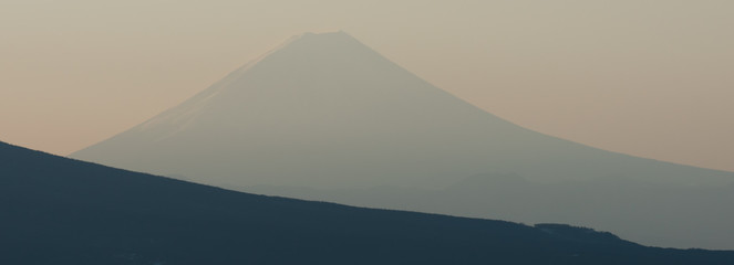 Fototapeta na wymiar 車山から見た朝焼けと富士山