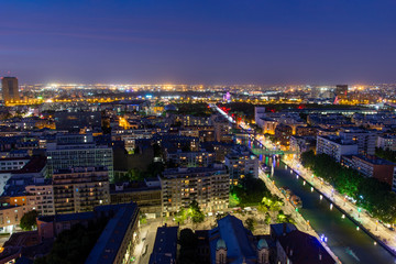 Panorama du quartier La Villette à Paris, de nuit