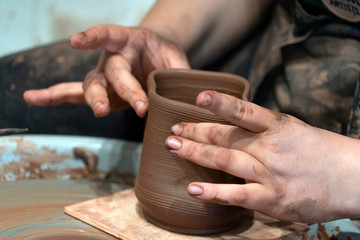 Obraz na płótnie Canvas hands while crafting pottery detail close up