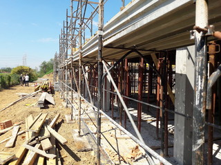 Lavori in corso nel cantiere edile