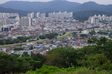 Obraz premium city view near Suwon Hwaseong Byeolgung, korean palace
