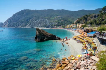 Foto op Plexiglas Monterosso al Mare stad in Cinque Terre, Italië in de zomer © Ivan Kurmyshov