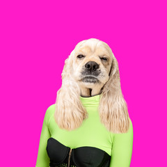 Hund mit dem schlanken weiblichen Körper in grüner Kleidung. Feminine, wilde Natur. Negativer Platz zum Einfügen Ihres Textes. Modernes Design. Collage zeitgenössischer Kunst. Konzept der Schönheit der Natur und der Tiere. © master1305