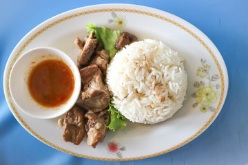 steamed pork rib with rice and spicy dip