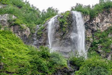 Obraz premium Views of the green mountains with the highest waterfall