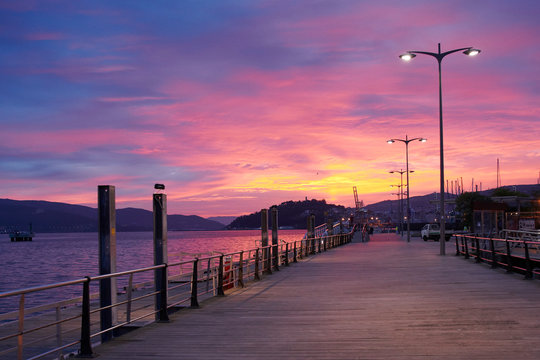 Amanecer espectacular en el muelle de Vigo