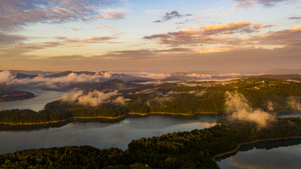 Bieszczady - piękny krajobraz z lotu ptaka, jezioro solina