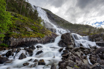 With a total drop of 612 metres, Langfoss (Langfossen) is the fifth highest waterfall in Norway.