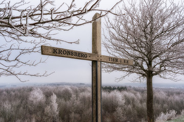 Gefrorene Landschaft im Winter am Kronsberg (Hannover)