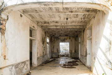 Fototapeta na wymiar An old ruined land house on the Caribbean island of Curacao